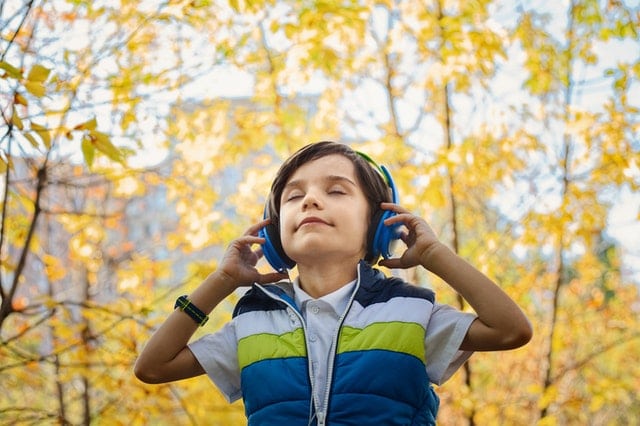 child listening to headphones 